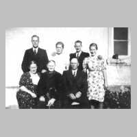 072-0007 Familie Ernst Naujok zusammen mit Opa Milkeit im Jahre 1941.jpg